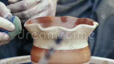 密切计划，陶罐羽绒被完美陶圈上的陶罐